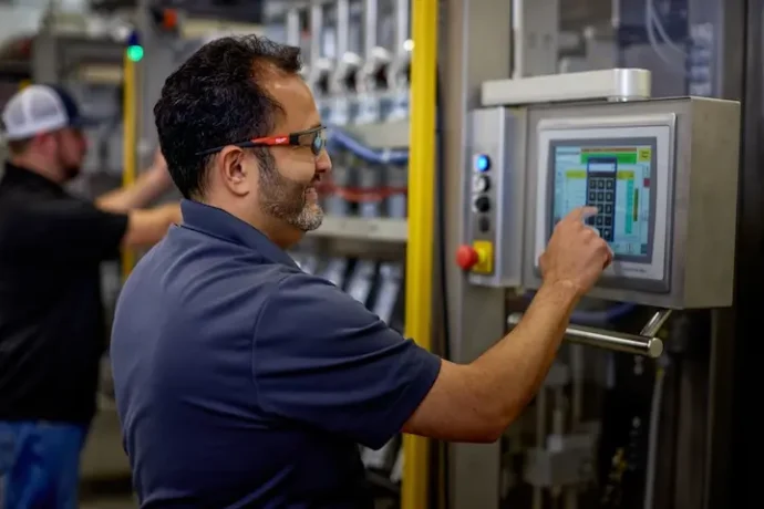 BottomLine TechnicianUsingMonitor